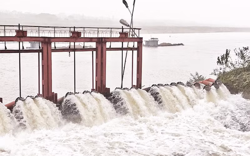 Trạm bơm dã chiến Phù Sa. 