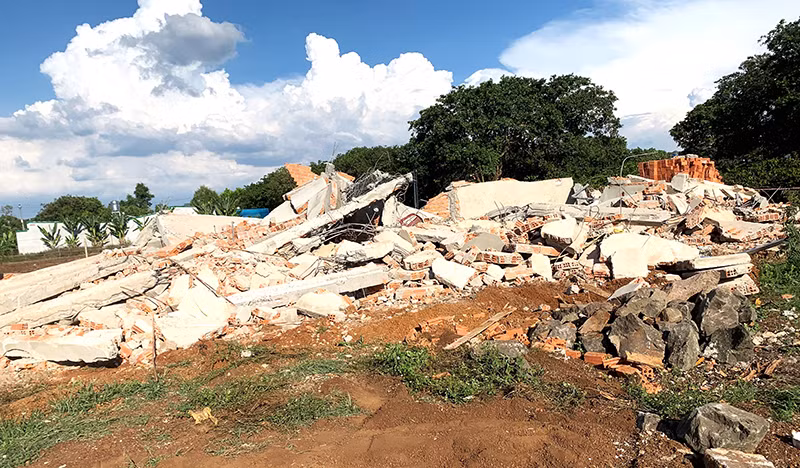 Đắk Lắk cưỡng chế giải tỏa 10 căn nhà xây dựng trái phép trên đất nông nghiệp -0