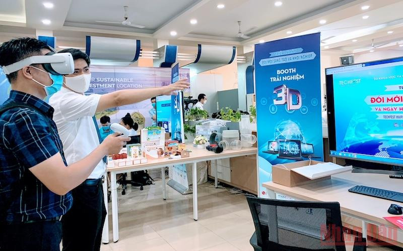 Trải nghiệm triển lãm ảo bằng công nghệ 3D.