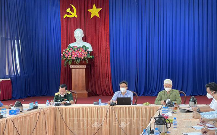 Phó Thủ tướng Vũ Đức Đam làm việc với lãnh đạo thành phố Thuận An. Phó Thủ tướng Vũ Đức Đam kiểm tra các khu nhà trọ công nhân