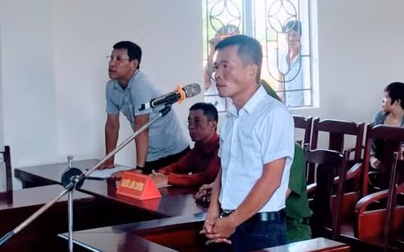 Bị cáo Nguyễn Trung Hải (áo trắng) tại phiên tòa.