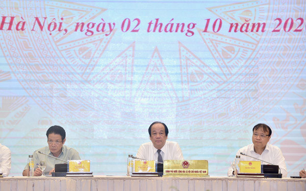 Bộ trưởng, Chủ nhiệm Văn phòng Chính phủ Mai Tiến Dũng chủ trì họp báo. Ảnh: VGP