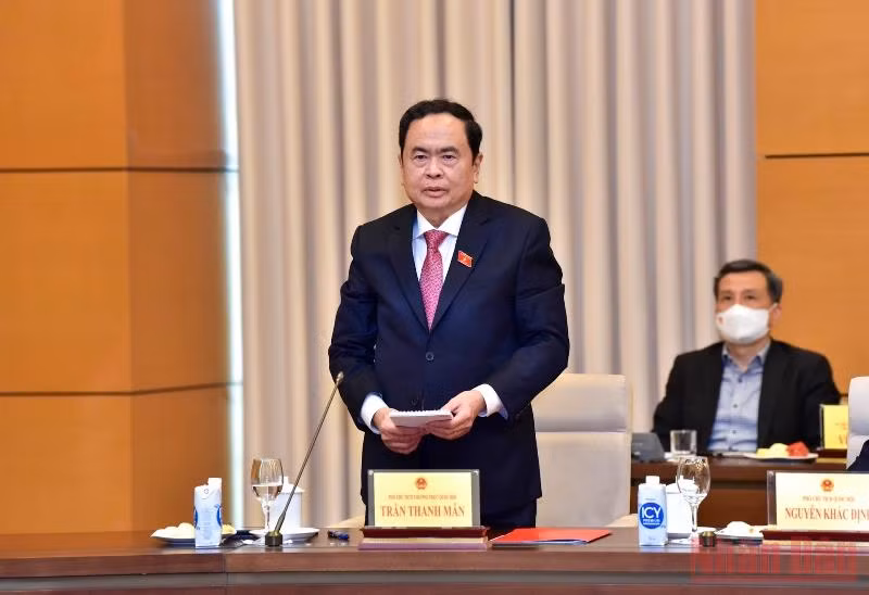 Củng cố vững chắc khối đại đoàn kết toàn dân tộc, phát huy dân chủ trong xã hội -0