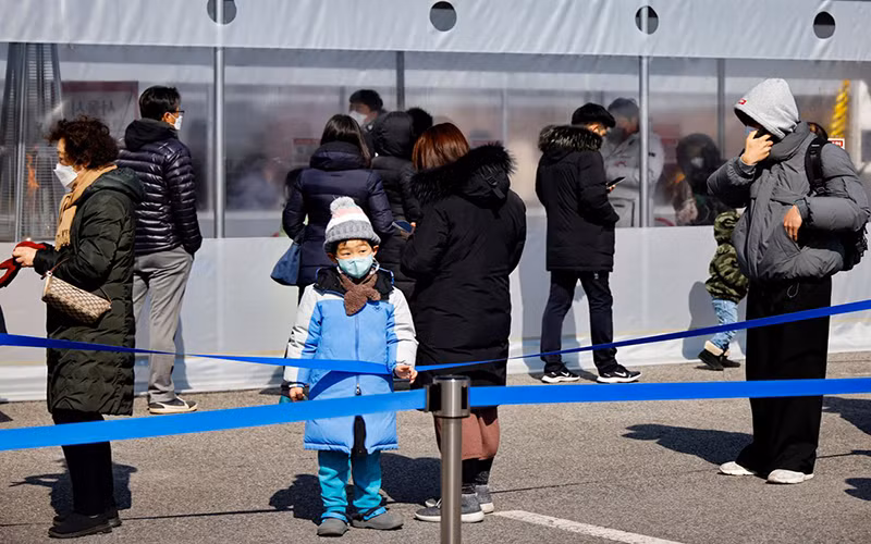 Một điểm làm xét nghiệm Covid-19 tại thủ đô Seoul. (Ảnh: Reuters)