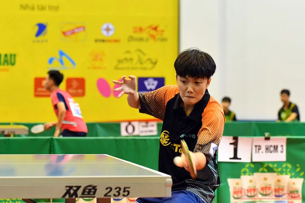 Những khoảnh khắc đẹp tại Giải vô địch bóng bàn Báo Nhân Dân -5