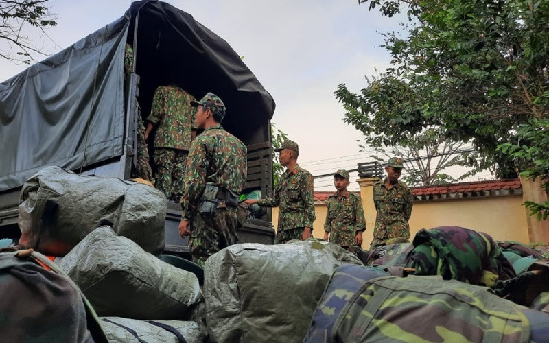 Lực lượng quân đội lên đường đi cứu nạn vụ sạt lở đất tại huyện Nam Trà My. ANH_1_9-1603937294681.jpg