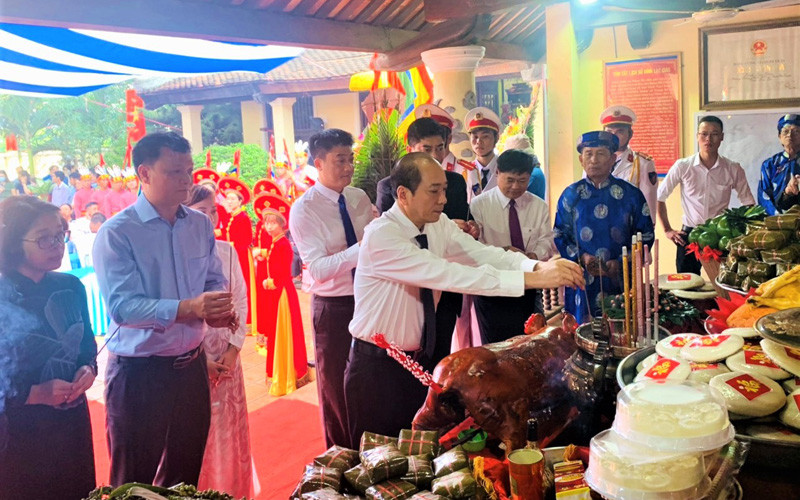 Lãnh đạo tỉnh Đắk Lắk thành kính dâng hương tượng niệm các Vua Hùng. Tổ chức trọng thể Lễ Dâng hương tưởng niệm các Vua Hùng -0