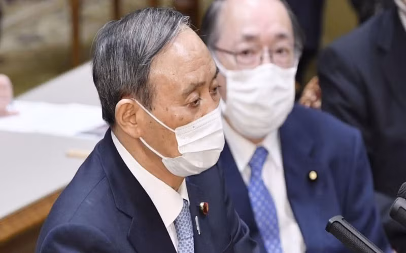 Thủ tướng Suga Yoshihide trong phiên tranh luận với lãnh đạo đối lập tại Quốc hội, ngày 9-6. (Ảnh: Kyodo)