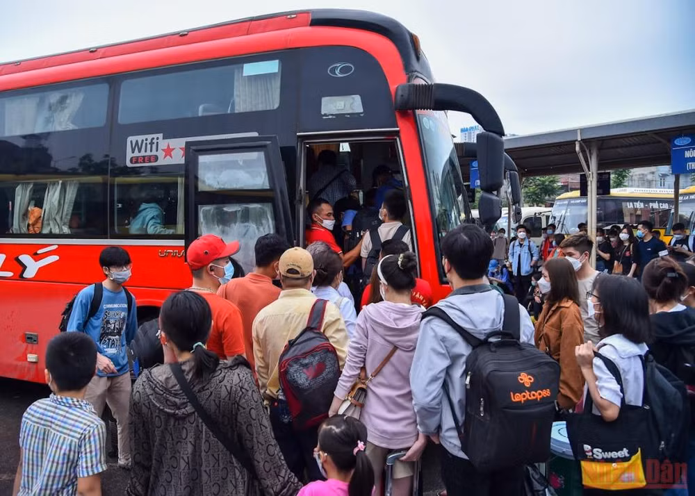 Đường phố Hà Nội ùn tắc trước kỳ nghỉ lễ 30/4-1/5 -0