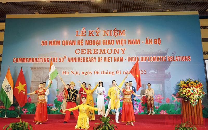 Biểu diễn nghệ thuật tại Lễ kỷ niệm 50 năm thiết lập quan hệ ngoại giao Việt Nam-Ấn Độ. (Ảnh: Đinh Trường) Việt Nam và Ấn Độ kỷ niệm 50 năm thiết lập quan hệ ngoại giao -0