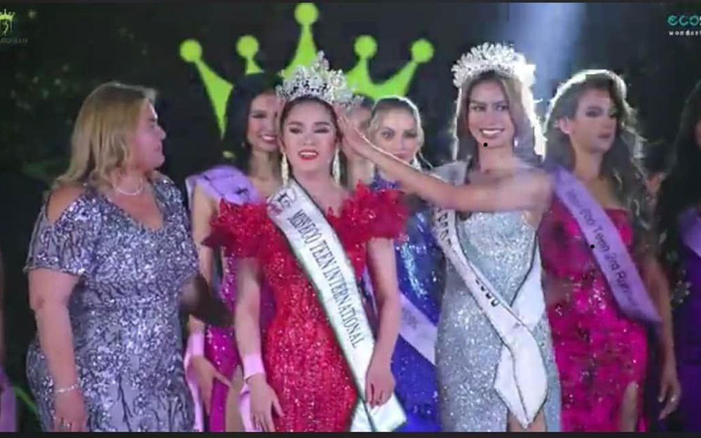 Bella Vũ Huyền Diệu trong giây phút đăng quang. (Ảnh chụp màn hình) Bella Vũ Huyền Diệu đăng quang Miss Eco Teen International 2021 -0