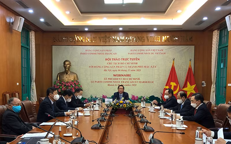 Đồng chí Nguyễn Trọng Nghĩa, Bí thư Trung ương Đảng, Trưởng Ban Tuyên giáo Trung ương phát biểu khai mạc hội thảo.