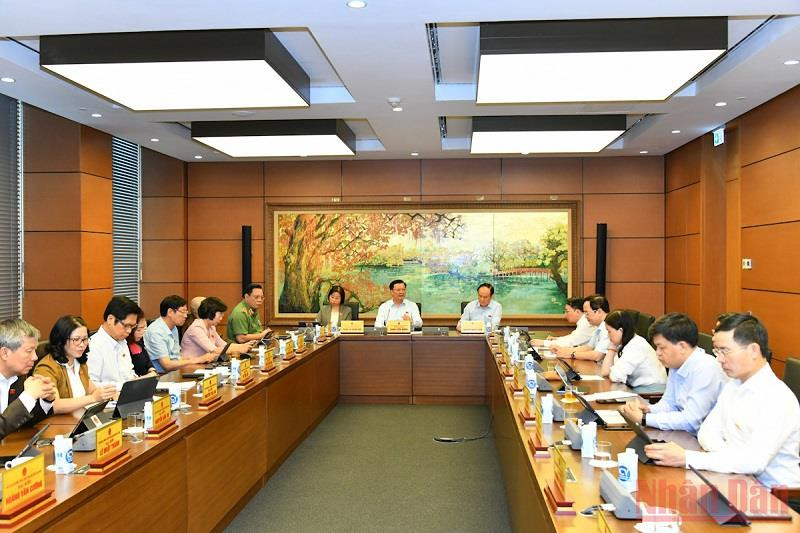 Quang cảnh phiên thảo luận ở Tổ 1, sáng 6/6. (Ảnh: LINH KHOA) Bí thư Thành ủy Hà Nội: Triển khai đồng bộ công tác giải phóng mặt bằng -0