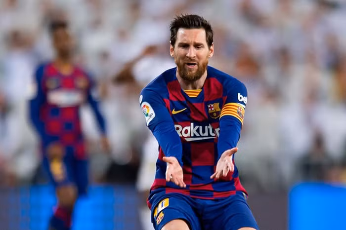Leo Messi là ngôi sao nhận lương cao nhất thế giới và là cơn đau đầu của Barcelona.