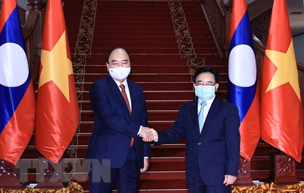 Chủ tịch nước Nguyễn Xuân Phúc hội kiến Thủ tướng Lào Phankham Viphavanh