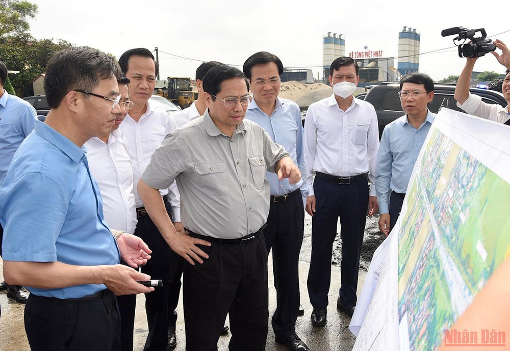Thủ tướng Phạm Minh Chính thăm công nhân đang thi công dự án cầu Như Nguyệt. Thủ tướng Phạm Minh Chính thăm công nhân ở khu công nghiệp tỉnh Bắc Giang -1