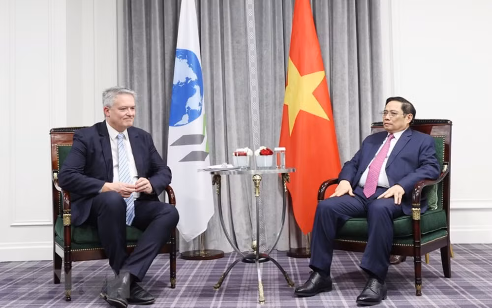 Thủ tướng Phạm Minh Chính tiếp Tổ chức Hợp tác và Phát triển kinh tế (OECD) Mathias Cormann. (Ảnh: Dương Giang/TTXVN)