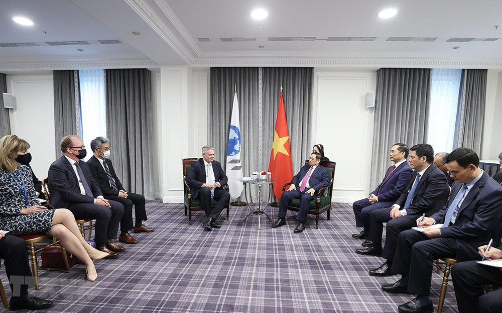 Thủ tướng Phạm Minh Chính tiếp Tổ chức Hợp tác và Phát triển kinh tế (OECD) Mathias Cormann. (Ảnh: TTXVN)