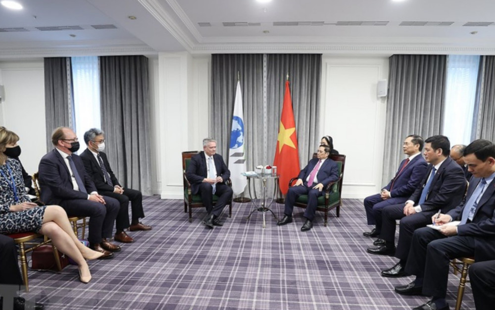 Nhân chuyến thăm chính thức Cộng hòa Pháp, chiều 5/11, tại thủ đô Paris, Thủ tướng Phạm Minh Chính tiếp ông Mathias Cormann, Tổng Thư ký Tổ chức Hợp tác và Phát triển kinh tế (OECD). (Ảnh: Dương Giang/TTXVN) ttxvn_thu_tuong_tiep_oecd2-1636155502831.jpeg