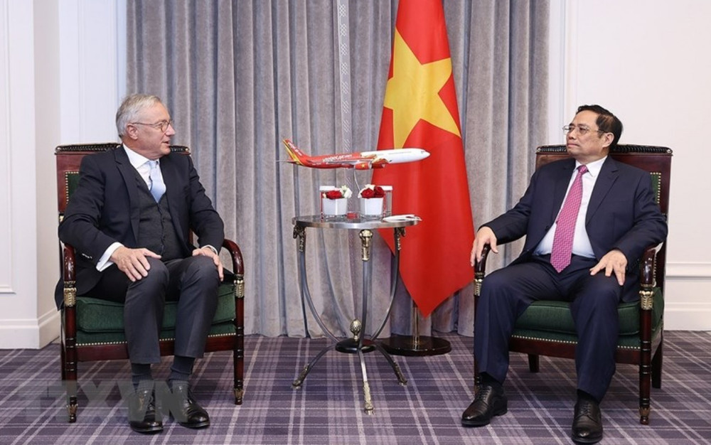 Thủ tướng Phạm Minh Chính tiếp ông Christian Scherer, Tổng Giám đốc thương mại toàn cầu của Tập đoàn Airbus chiều 5/11. (Ảnh: Dương Giang/TTXVN) ttxvn_thu_tuong_tiep_lanh_dao_a-1636155502659.jpeg