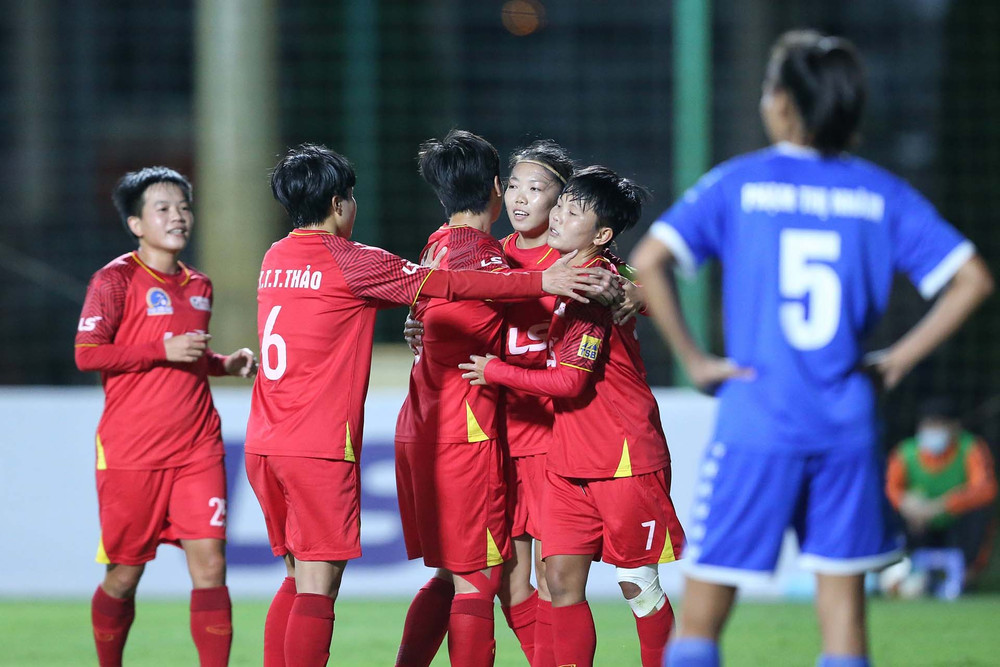 Huỳnh Như xuất sắc hoàn thành cú hat-trick. (Ảnh: VFF) Đương kim vô địch khẳng định sức mạnh -0
