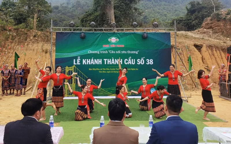 Khánh thành cầu “nối yêu thương” Xốp Kha -0