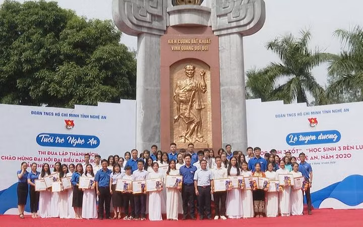 Nghệ An tuyên dương 40 học sinh tiêu biểu năm học 2019 - 2020