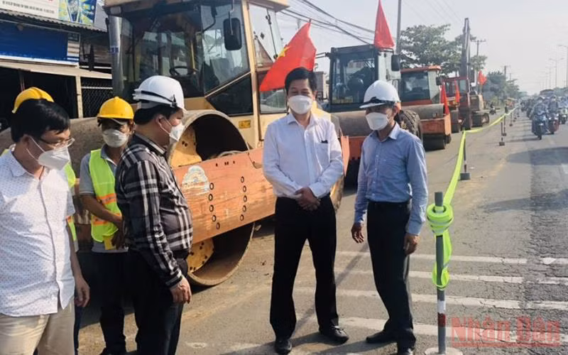 Kiểm tra các đơn vị thi công dự án chống ngập vùng đồng bằng sông Cửu Long. 