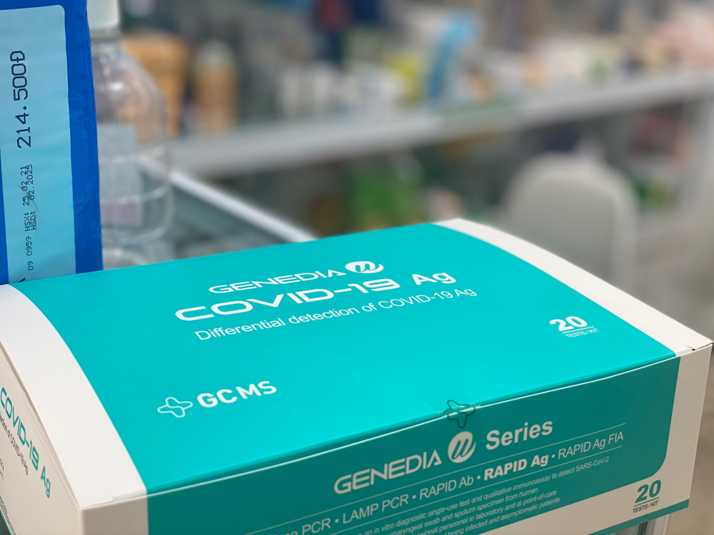 Cần sớm bình ổn giá kit test nhanh. (Ảnh: MINH DUY) Cần sớm bình ổn giá kit test nhanh Covid-19 -0