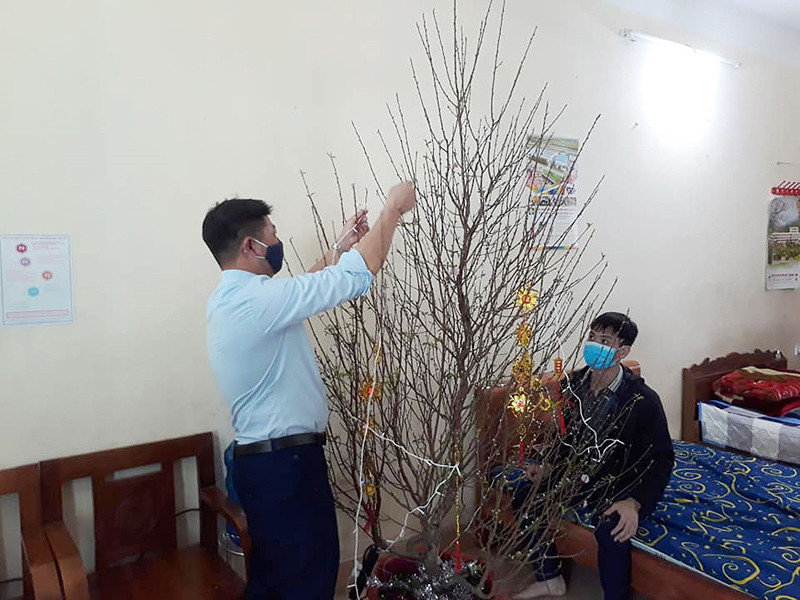 Công nhân khu tập thể 314 Công ty Than Vàng Danh trang hoàng đón Tết Xuân ấm của những người thợ mỏ -0