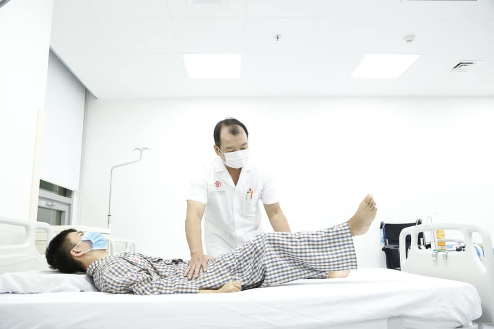Bệnh nhân đã được phẫu thuật thay khớp háng thành công.
