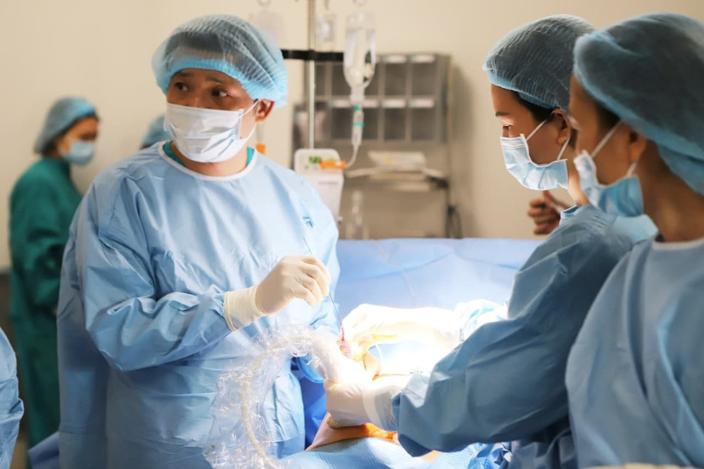 Hơn 100 em bé chào đời khỏe mạnh nhờ kỹ thuật sửa chữa tổn thương từ trong bào thai. Đơn vị can thiệp bào thai đầu tiên ra mắt -0