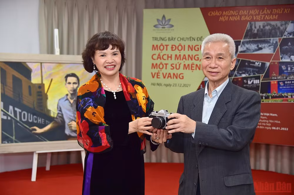 Trưng bày chuyên đề “Một đội ngũ cách mạng, một sứ mệnh vẻ vang” -1
