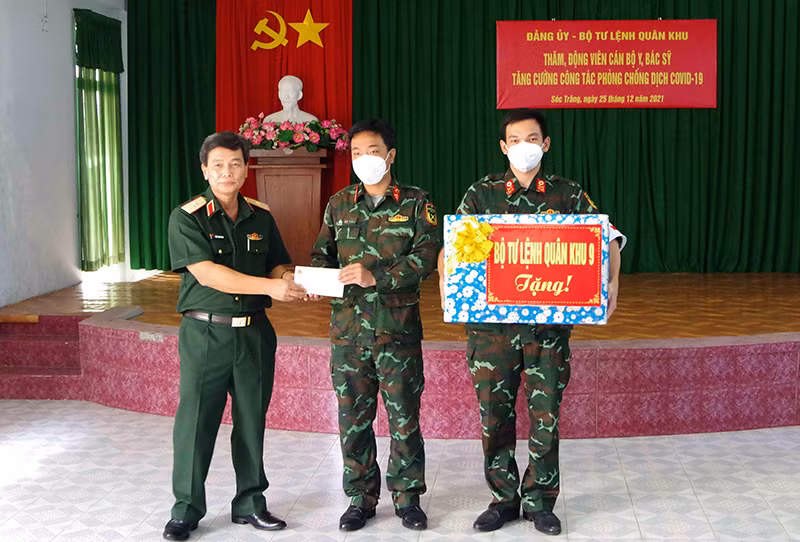 Lãnh đạo Quân khu 9 động viên lực lượng tăng cường phòng, chống dịch Covid-19 ở Sóc Trăng -0