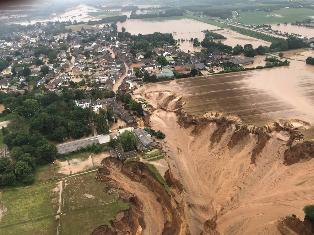 Mưa lũ đã nhấn nhìm nhiều ngôi nhà tại Erftstadt, Đức. (Ảnh: EPA) Climate crisis -0