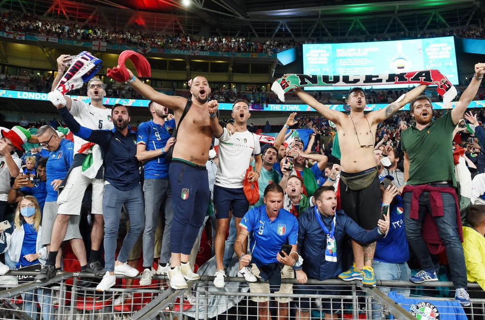 Niềm vui và nước mắt sau chung kết EURO 2020 ảnh 8 Niềm vui và nước mắt - hai chiều cảm xúc trái ngược sau chung kết EURO 2020 -0