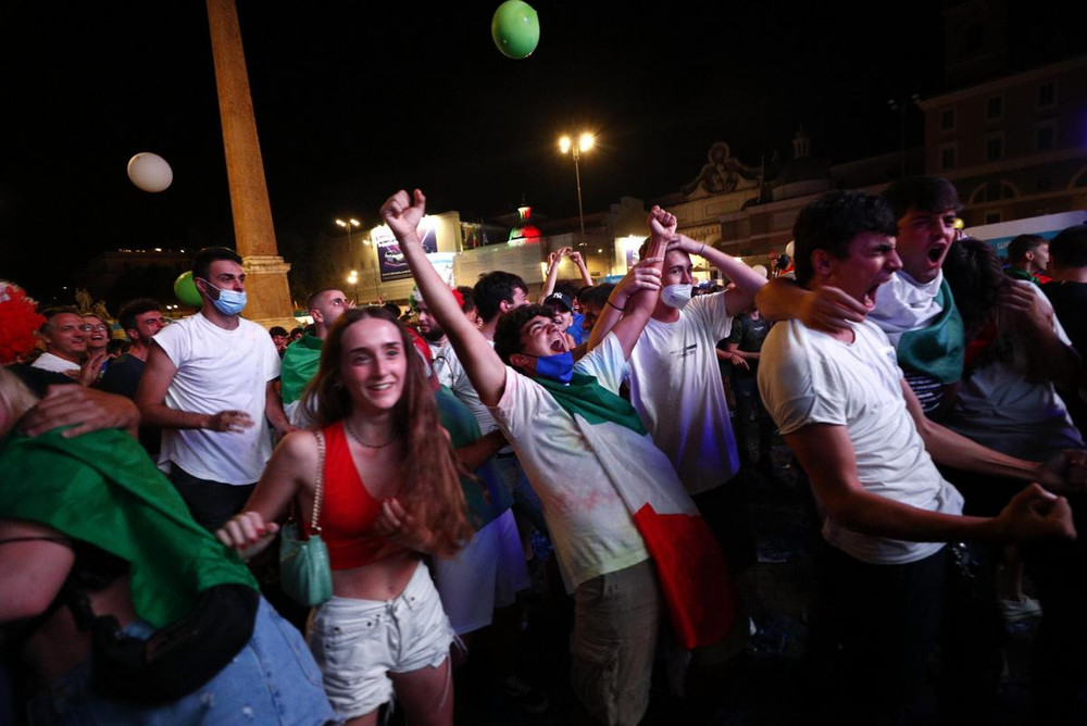 Niềm vui và nước mắt sau chung kết EURO 2020 ảnh 17 Niềm vui và nước mắt - hai chiều cảm xúc trái ngược sau chung kết EURO 2020 -0