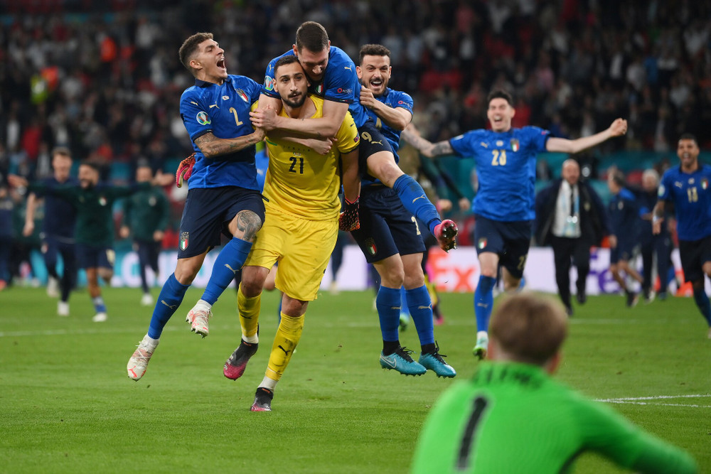 Donnarumma trở thành người hùng của Italia khi cản phá thành công hai quả luân lưu. (Ảnh: UEFA) Cận cảnh Italia đăng quang ngôi vương EURO 2020 -0