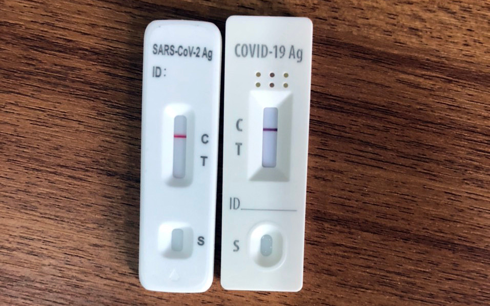 Nhiều người dù có triệu chứng nhưng test vẫn chỉ hiển thị 1 vạch. Test nhanh kém nhạy, người dân không nên chủ quan -0