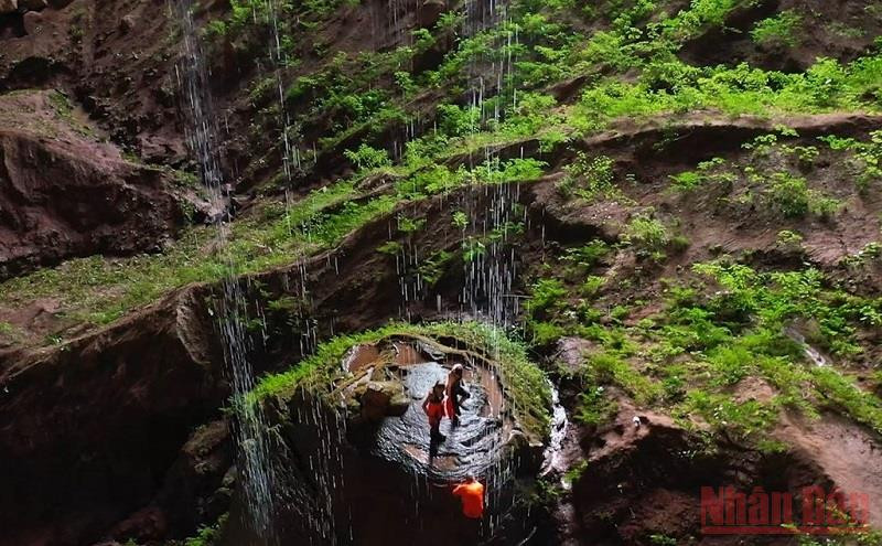 Khám phá hố sụt Kong Collapse của Di sản thiên nhiên thế giới Phong Nha-Kẻ Bàng. (Ảnh: HƯƠNG GIANG) Du lịch Quảng Bình hướng đến SEA Games 31 -0
