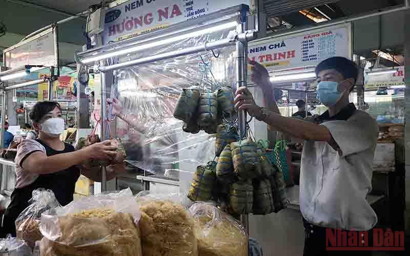 Hỗ trợ tiểu thương làm tấm chắn. a4-1631779858582.jpg