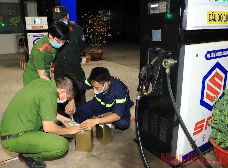 Kiểm tra một cây xăng trong đường dây. 2_xang_gia-1613008298138.jpg