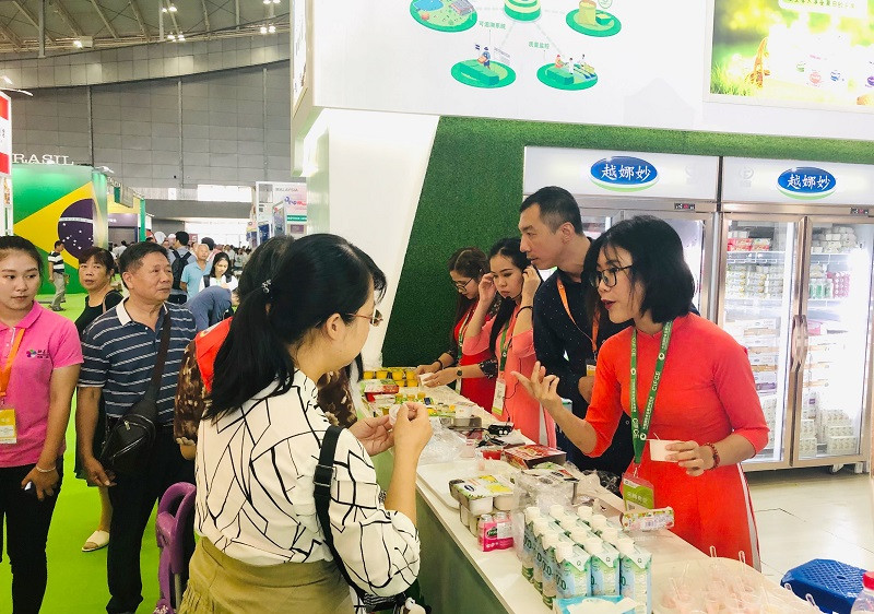 Nhiều hoạt động tiếp thị, giới thiệu sản phẩm được tổ chức tại Trung Quốc giúp người tiêu dùng làm quen với các sản phẩm Vinamilk. Vinamilk xuất khẩu sữa hạt và sữa đặc sang Trung Quốc -0