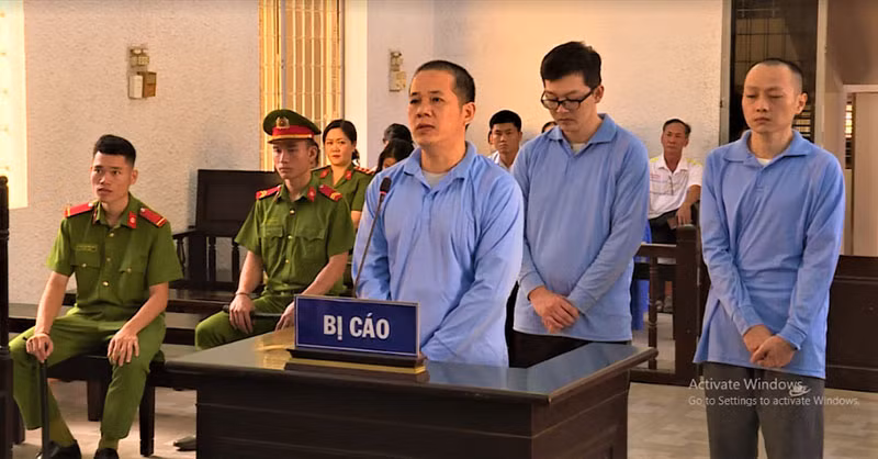 Các bị cáo tại phiên tòa.