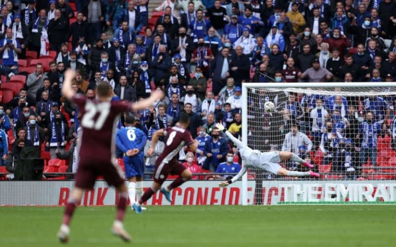 Siêu phẩm sút xa của Youri Tielemans giúp Leicester lần đầu đoạt Cúp FA. (Ảnh: Getty Images) a2_2-1621132943538.jpg