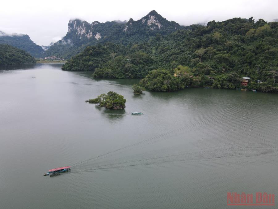 Một góc di tích quốc gia đặc biệt hồ Ba Bể. Khơi dậy bền vững tiềm năng du lịch hồ Ba Bể -0