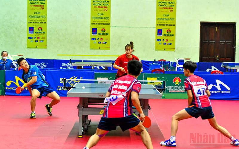 Trận chung kết nội dung đôi nam nữ tại Nhà thi đấu thể dục thể thao tỉnh Quảng Nam chiều 3/12.