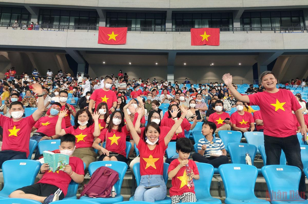 Các cổ động viên Việt Nam tin rằng U23 Việt Nam sẽ giành chiến thắng trong trận chung kết. Không khí trước trận chung kết U23 Đông Nam Á 2022 -0