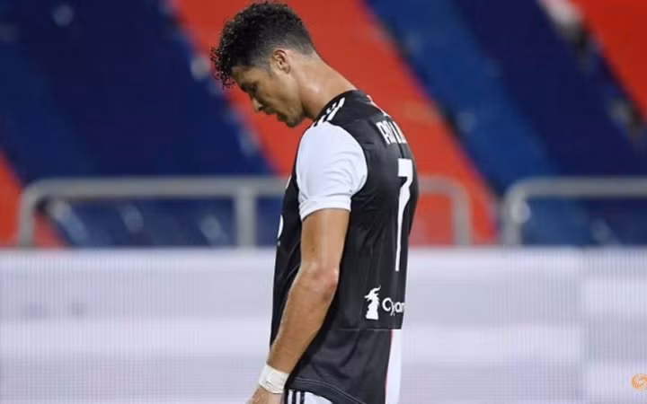 Cristiano Ronaldo thất vọng khi không thể “nổ súng” trước Cagliari. (Ảnh: Reuters)