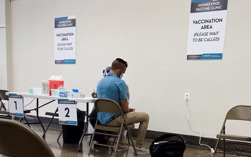 Tiêm vaccine Jynneos phòng bệnh đậu mùa khỉ tại Washington, Mỹ, ngày 28/6/2022. (Ảnh: REUTERS)